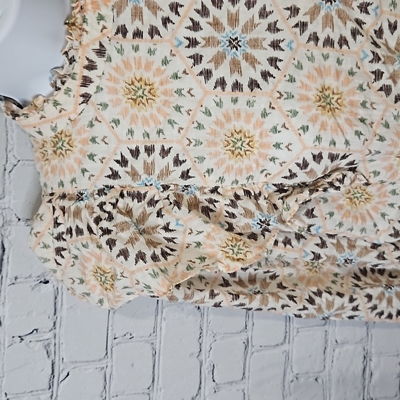 Ruffle shoulder boho top - Picture 2 of 8